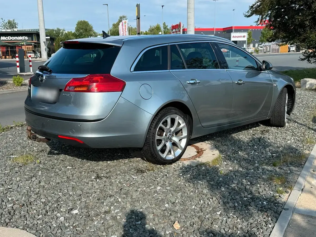 Gebraucht Opel Insignia 160 PS (117 kW) 2011 Grau Kombi