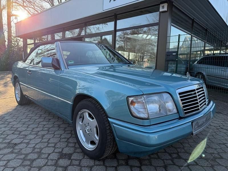 Gebraucht Mercedes E220 Sportline 150 PS (110 kW) 1994 Blau Cabrio