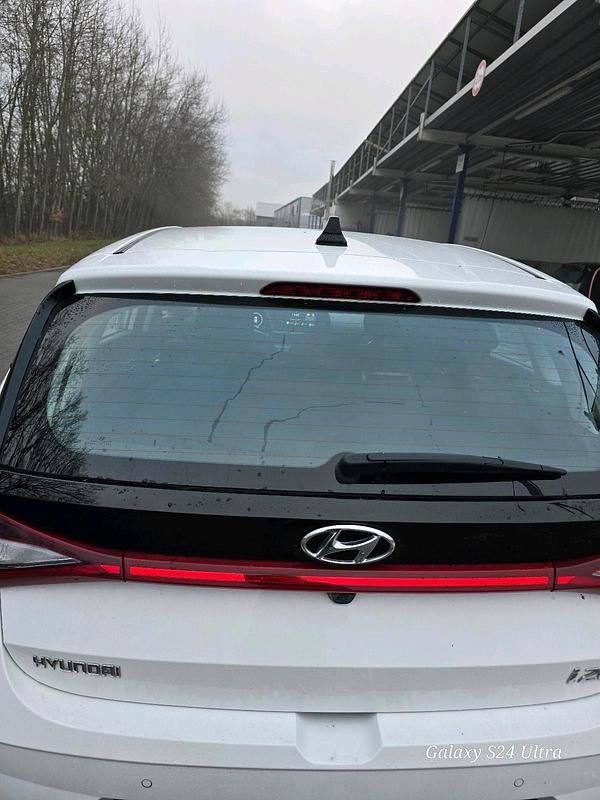 Gebraucht Hyundai i20 101 PS (74 kW) 2020 Weiß Kleinwagen