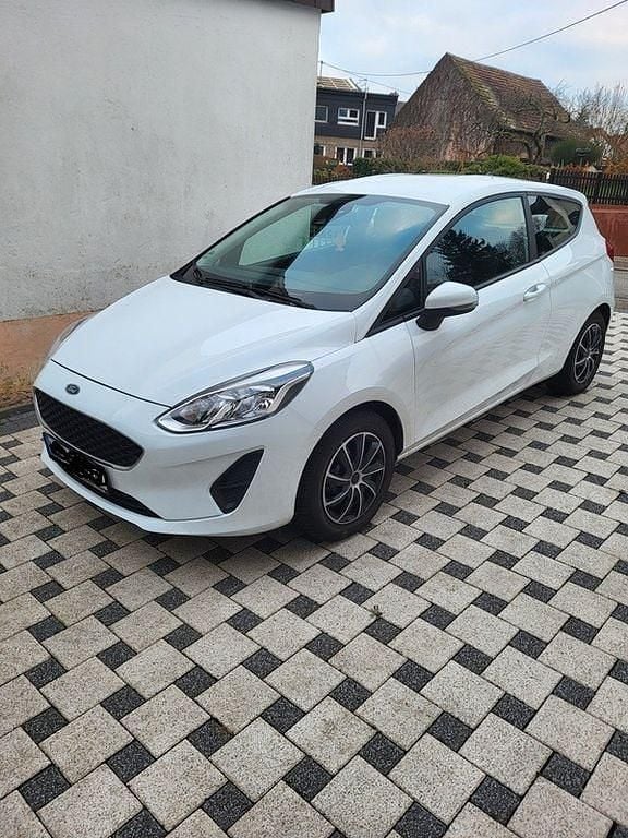 Weiß Gebraucht 2018 Ford Fiesta Trend Kleinwagen | 8.000 € (Superpreis) - Bild 1/4