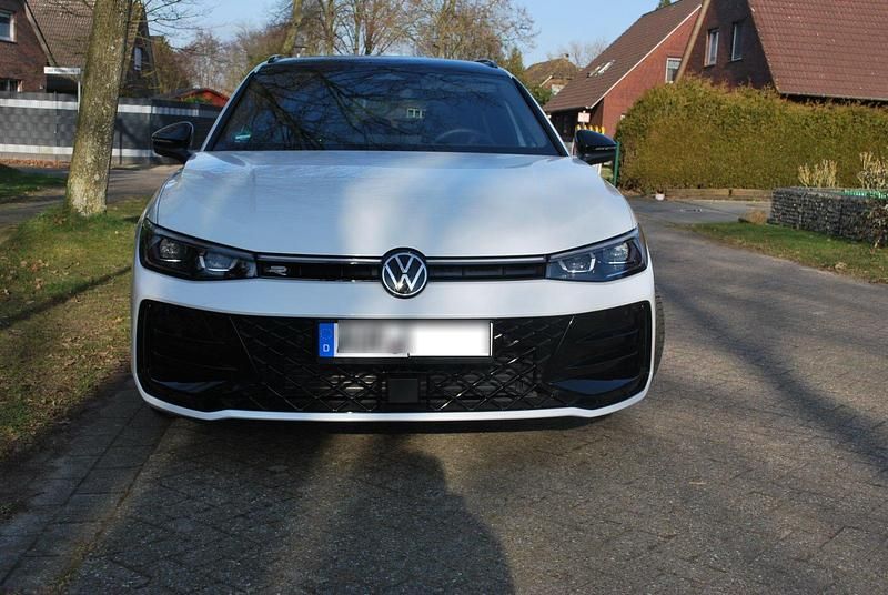 Gebraucht VW Passat R-line 150 PS (110 kW) 2024 Weiß Kombi