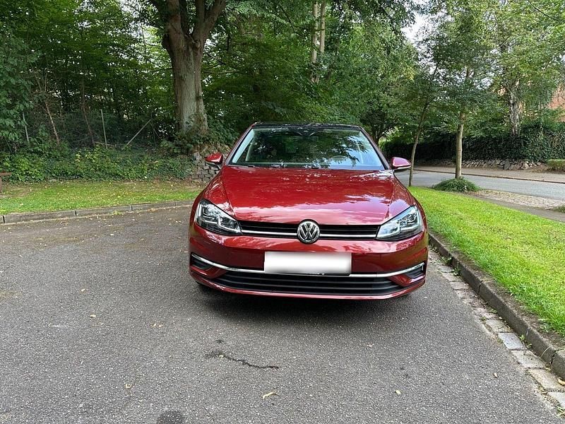 Gebraucht VW Golf VII 116 PS (85 kW) 2019 Rot Limousine
