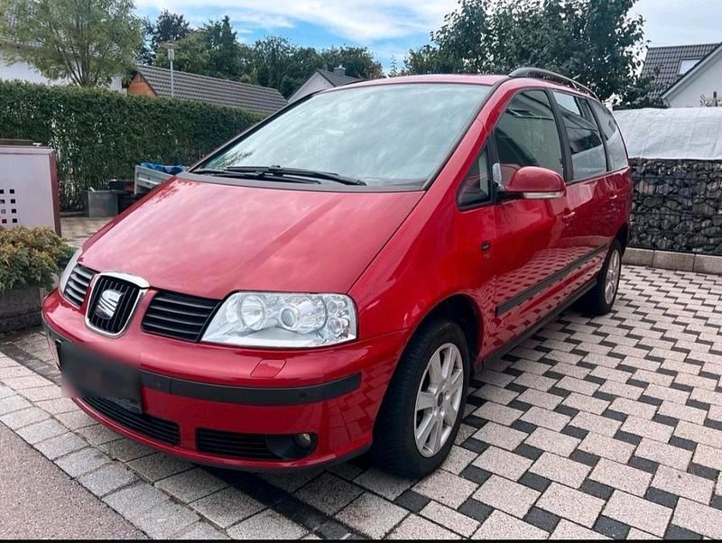 Rot Gebraucht 2009 Seat Alhambra Van / Kleinbus | 2.899 € - Bild 1/4