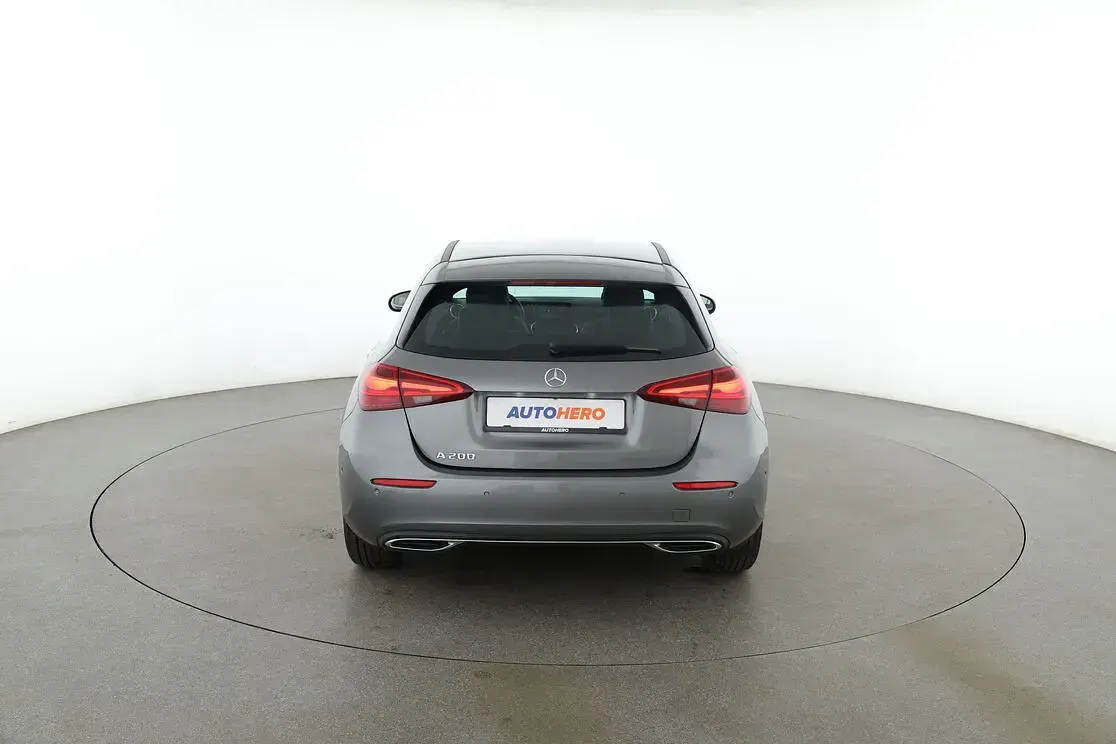Gebraucht Mercedes A200 Progressive 163 PS (119 kW) 2023 Grau Limousine