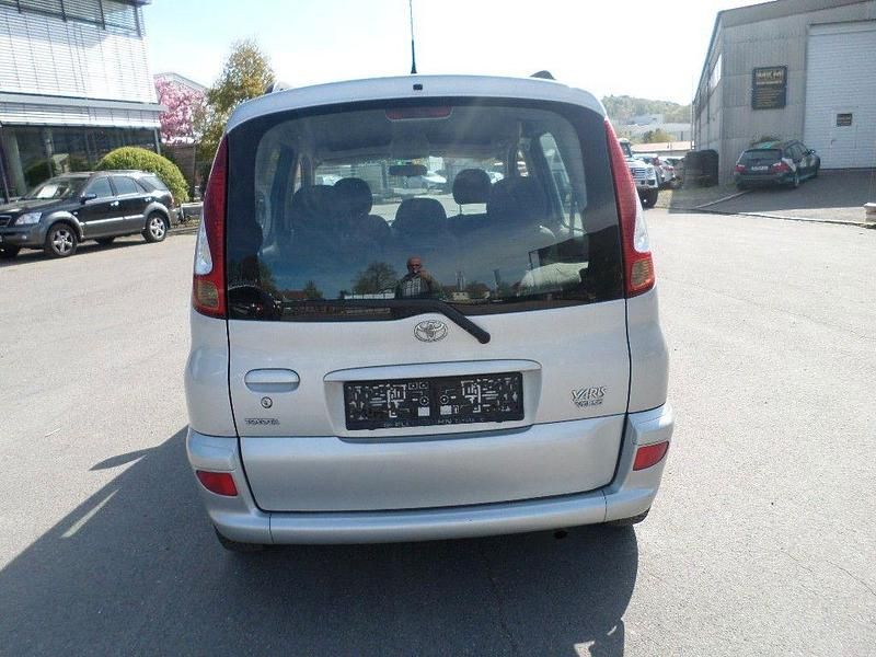 Gebraucht Toyota Yaris 84 PS (61 kW) 2005 Silber Kombi