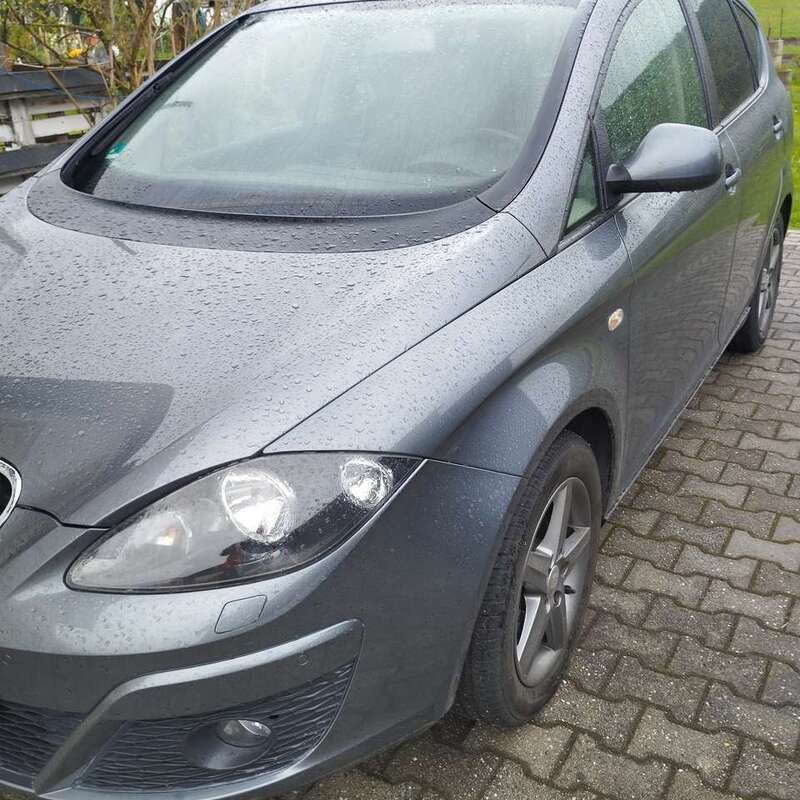 Grau Gebraucht 2014 Seat Altea XL 4You Van / Kleinbus | 6.125 € (Guter Preis) - Bild 1/4