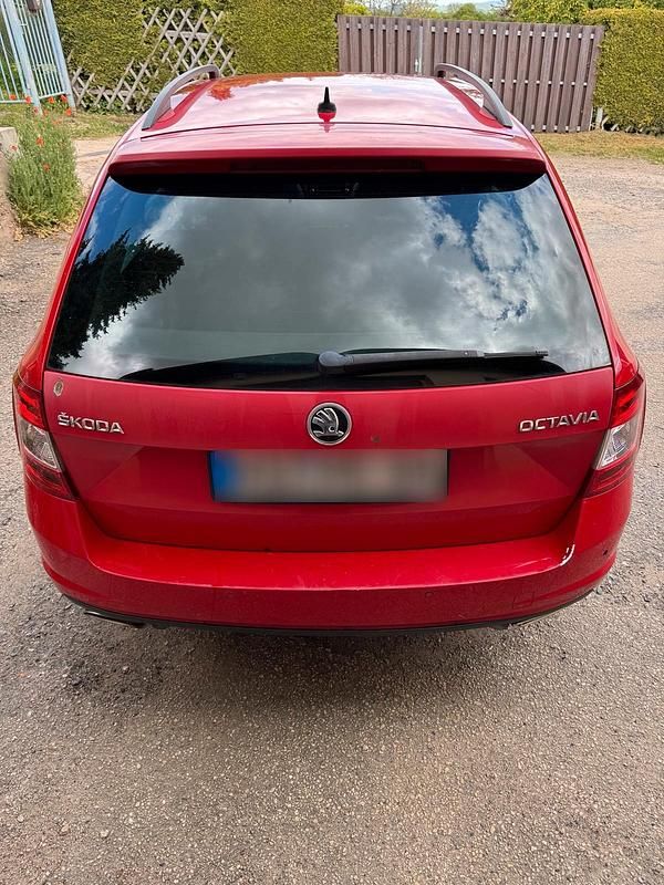 Gebraucht Skoda Octavia RS 184 PS (135 kW) 2015 Rot Kleinwagen
