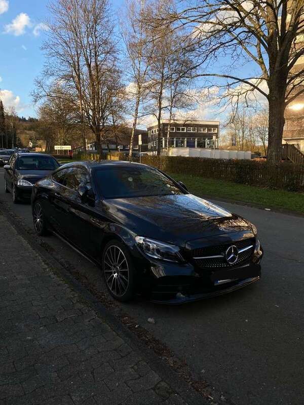 Schwarz Gebraucht 2020 Mercedes C300 AMG line Coupé | 37.500 € (Fairer Preis) - Bild 1/4