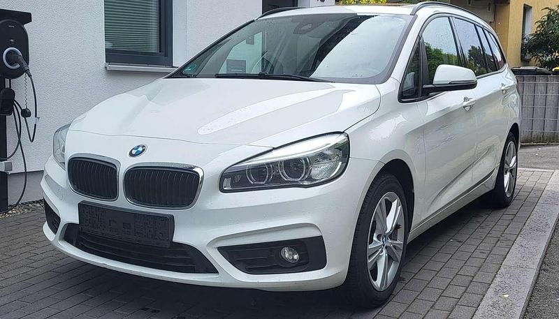 Weiß Gebraucht 2016 BMW 218 Kombi | 8.000 € (Guter Preis) - Bild 1/4