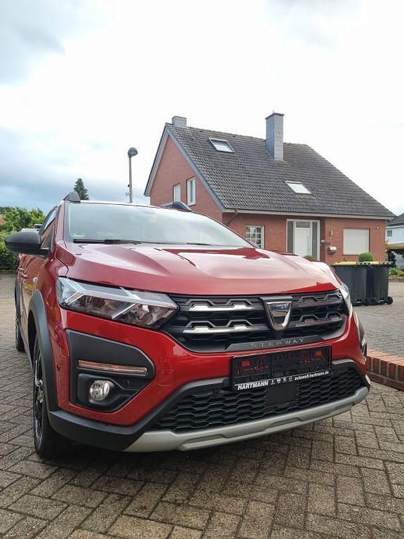 Rot Gebraucht 2021 Dacia Sandero Comfort SUV | 12.500 € (Fairer Preis) - Bild 1/4