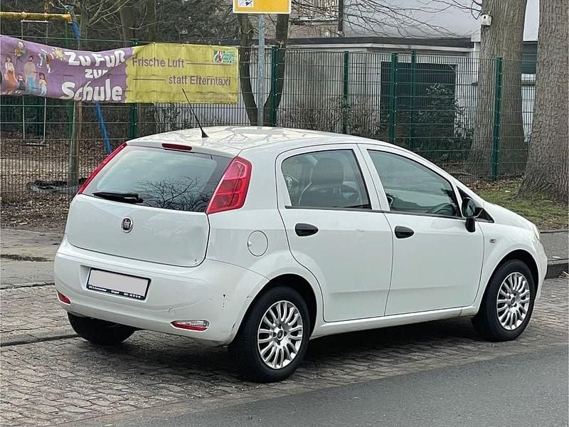 Gebraucht Fiat Punto 69 PS (50 kW) 2017 Weiß Kleinwagen
