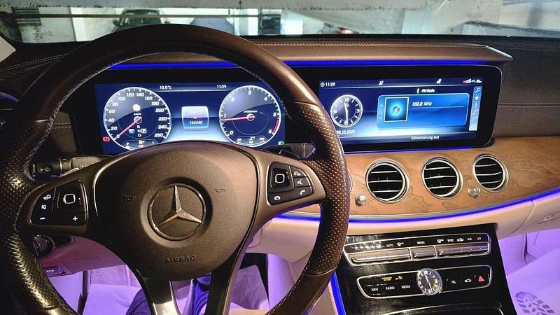 Gebraucht Mercedes E220 Exclusive 194 PS (142 kW) 2016 Blau Limousine
