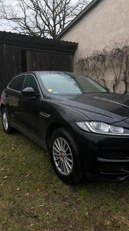 Gebraucht Jaguar F-Pace 180 PS (132 kW) 2019 Schwarz SUV