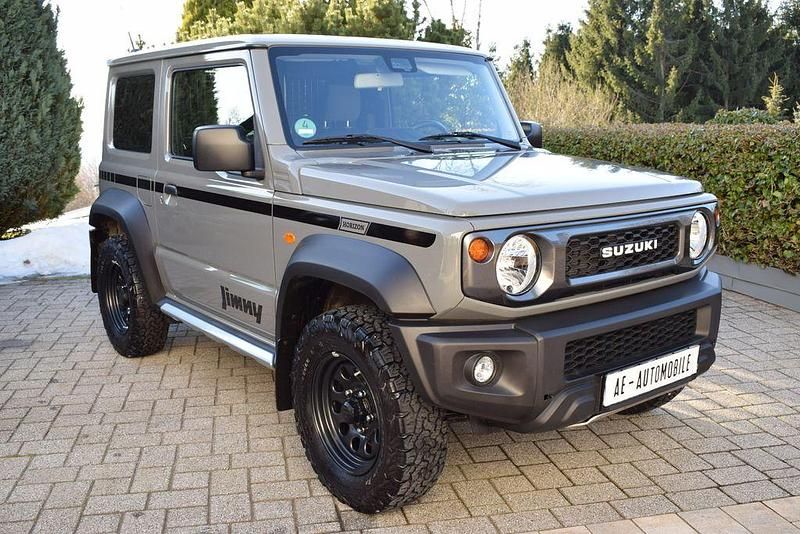 Grau Gebraucht 2024 Suzuki Jimny SUV | 35.900 € (Teuer) - Bild 1/4