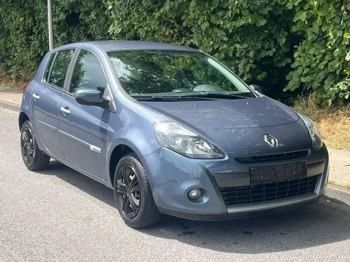 Gebraucht Renault Clio III 101 PS (74 kW) 2009 Blau Kleinwagen