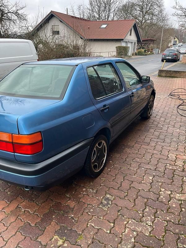 Gebraucht VW Vento 75 PS (55 kW) 1992 Blau Limousine