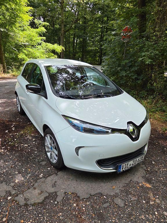 Weiß Gebraucht 2016 Renault Zoe Intens Kleinwagen | 5.888 € (Fairer Preis) - Bild 1/4
