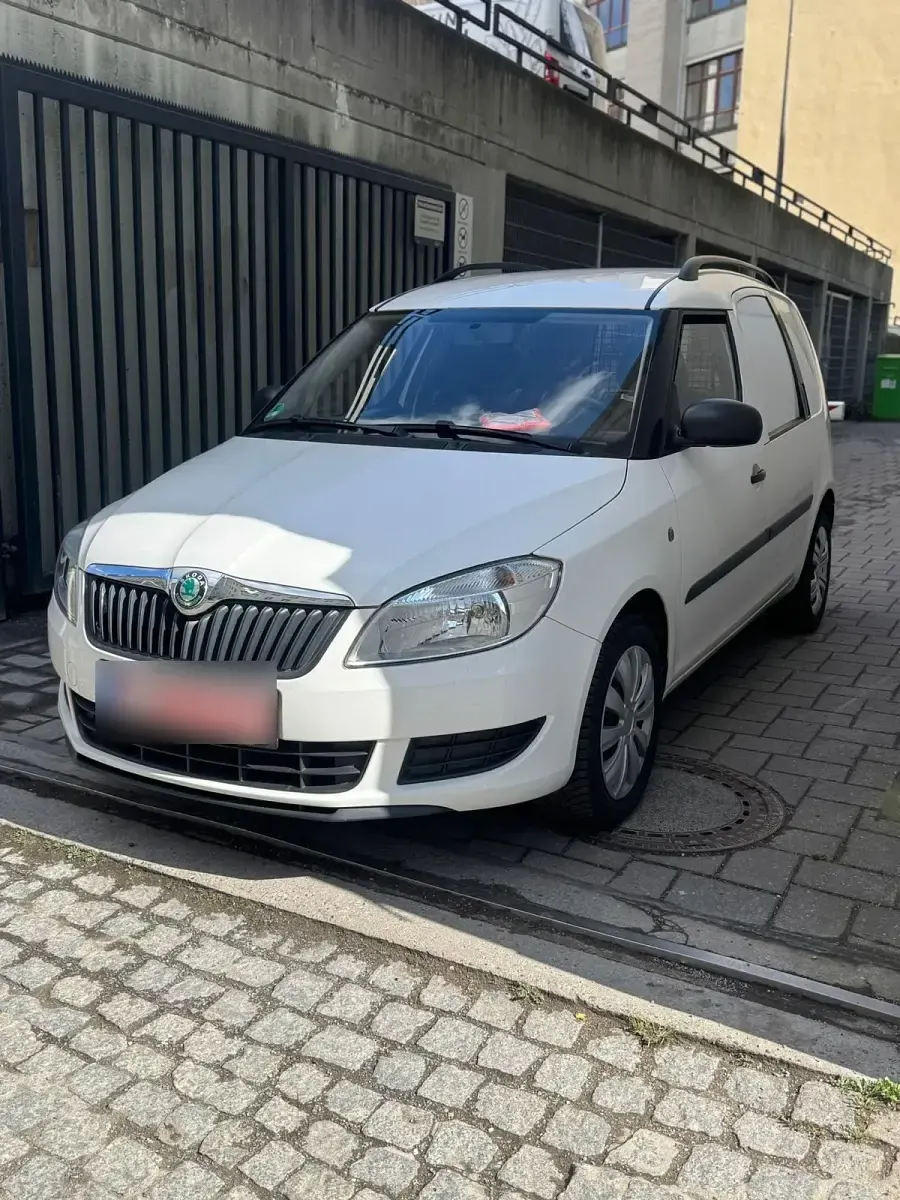 Gebraucht Skoda Roomster 69 PS (50 kW) 2012 Weiß Van / Kleinbus