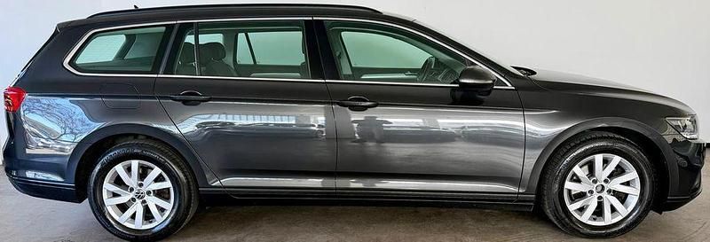Gebraucht VW Passat 150 PS (110 kW) 2023 Grau Kombi
