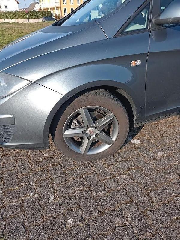 Gebraucht Seat Altea 125 PS (91 kW) 2013 Grau Kleinwagen