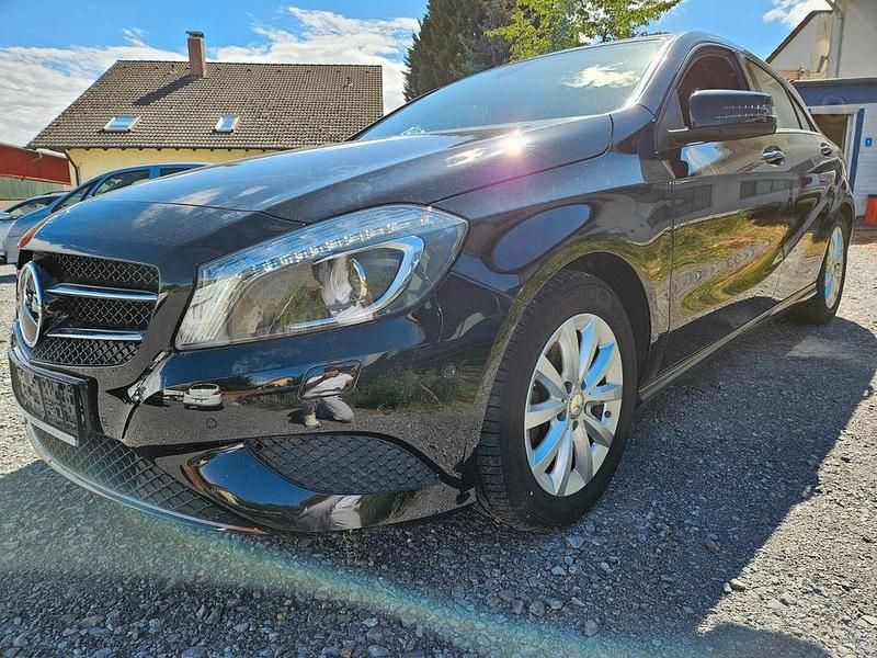 Schwarz Gebraucht 2014 Mercedes A180 Style Limousine | 14.999 € (Fairer Preis) - Bild 1/4