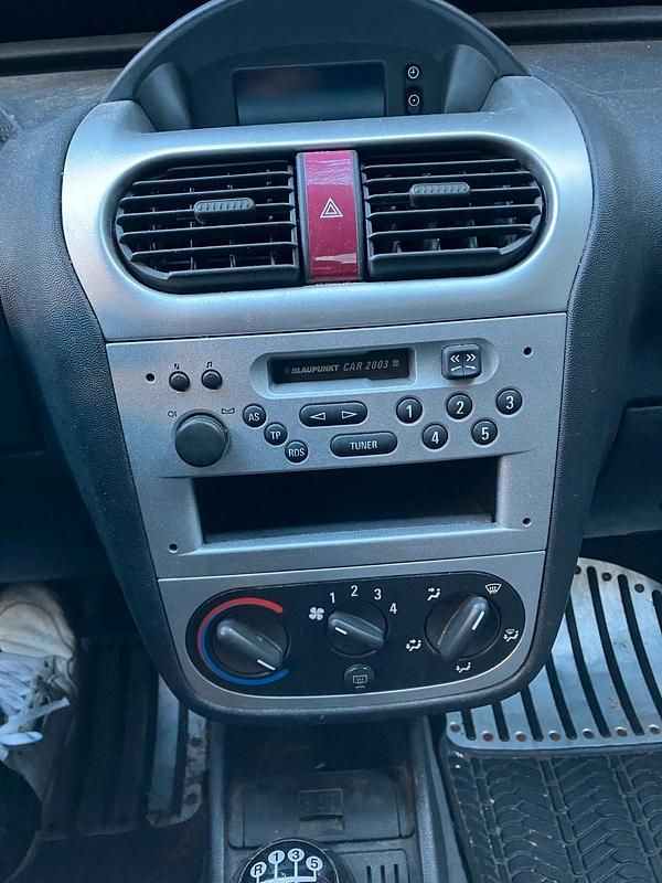 Gebraucht Opel Corsa 75 PS (55 kW) 2003 Schwarz Kleinwagen