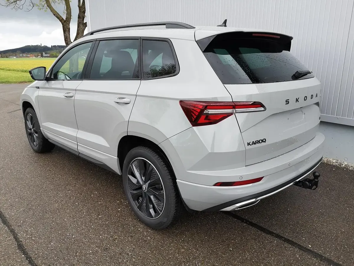 Neu Skoda Karoq SportLine 150 PS (110 kW) 2026 Graphitgrau metallic SUV