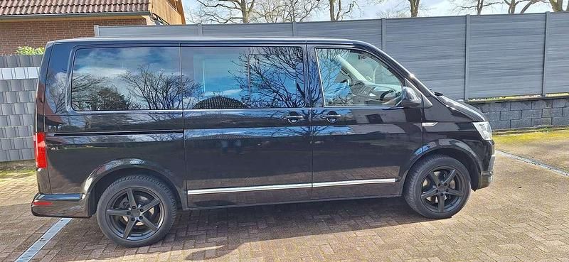 Gebraucht VW Multivan Highline 204 PS (150 kW) 2016 Schwarz Van / Kleinbus