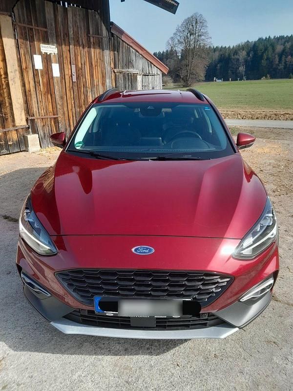 Gebraucht Ford Focus Active 150 PS (110 kW) 2020 Rot Limousine