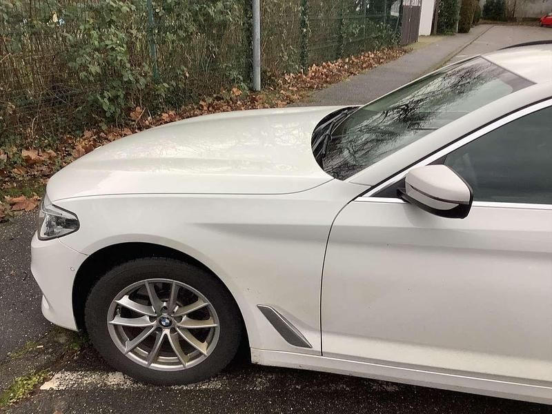 Weiß Gebraucht 2018 BMW 520 Performance Kombi | 24.000 € (Fairer Preis) - Bild 1/4