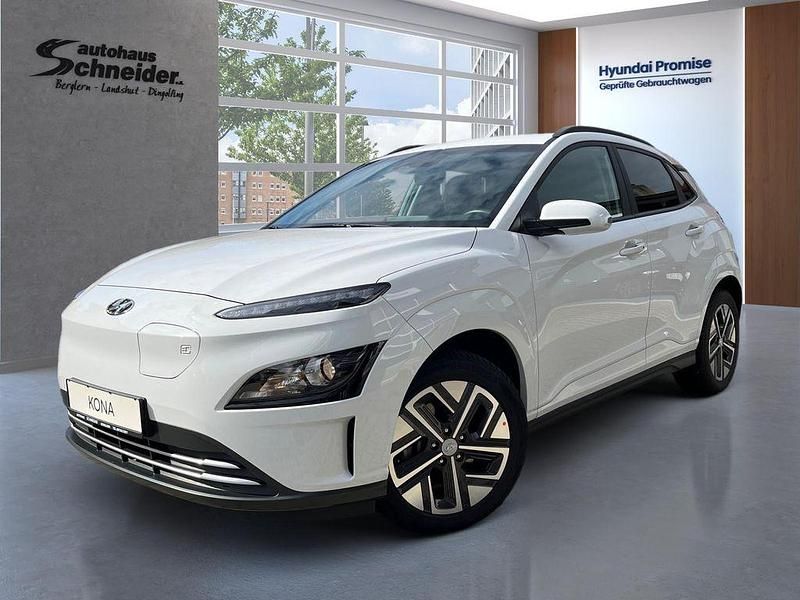 Weiß Gebraucht 2021 Hyundai Kona Edition 30+ SUV | 16.450 € (Guter Preis) - Bild 1/4