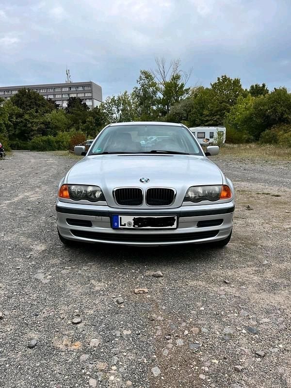 Grau Gebraucht 2000 BMW 316 Limousine | 3.800 € (Fairer Preis) - Bild 1/4