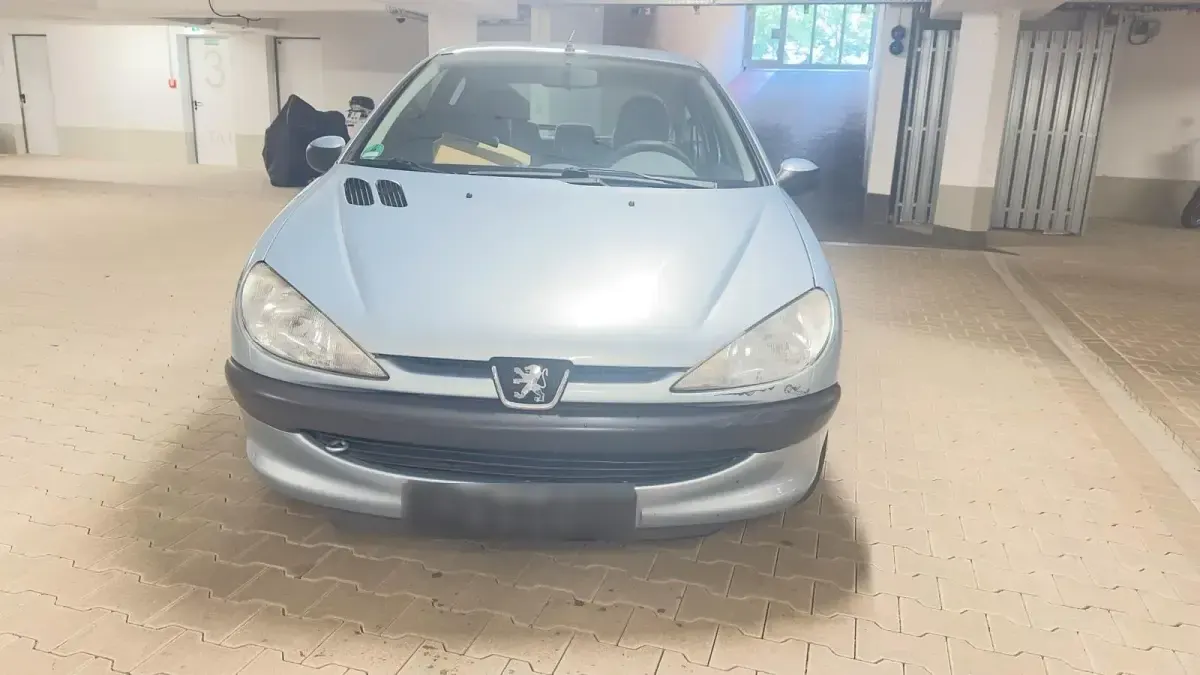 Gebraucht Peugeot 206 60 PS (44 kW) 2001 Silber Kleinwagen