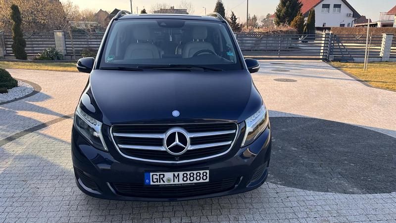 Gebraucht Mercedes V250 Avantgarde 190 PS (139 kW) 2015 Blau Van / Kleinbus