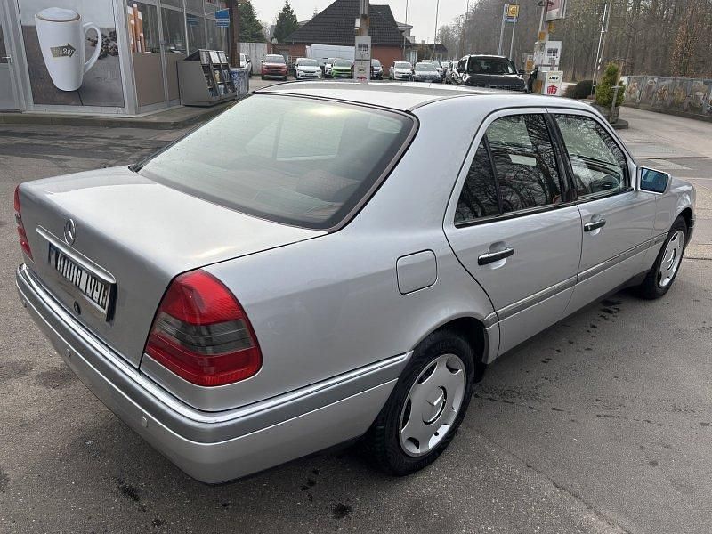 Gebraucht Mercedes C220 Elegance 150 PS (110 kW) 1994 Brillantsilber  metallic Limousine