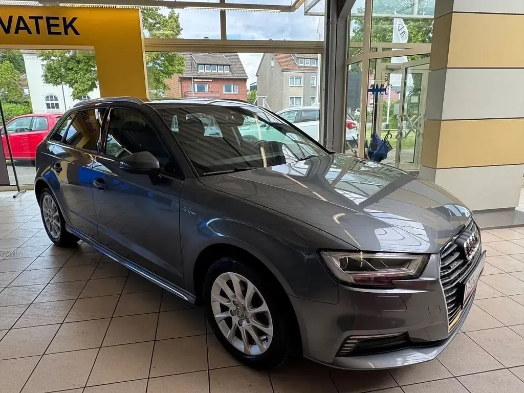 Gebraucht Audi A3 Comfort 150 PS (110 kW) 2017 Grau Limousine