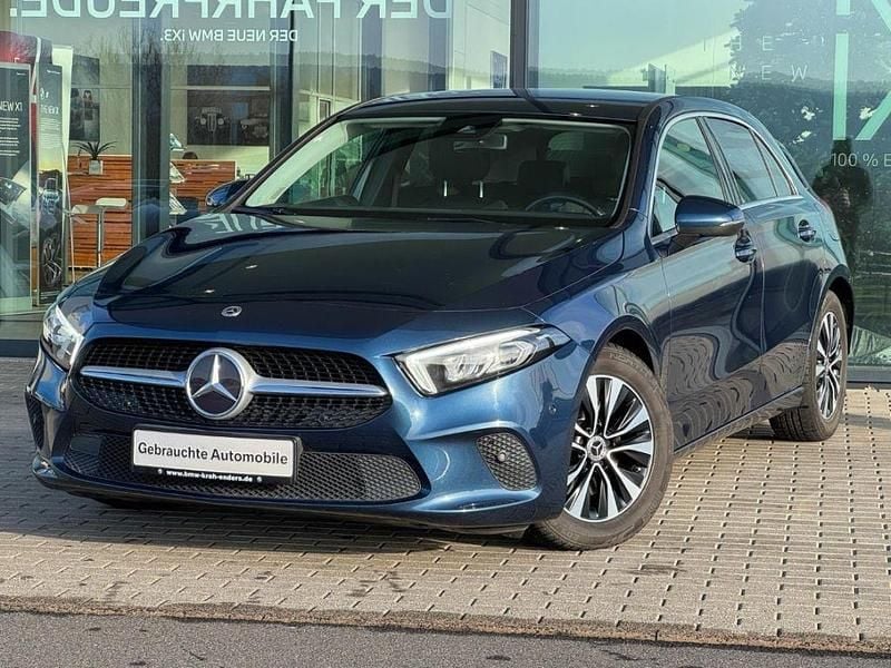 Gebraucht Mercedes A180 116 PS (85 kW) 2021 Denimblau  metalliclack Coupé