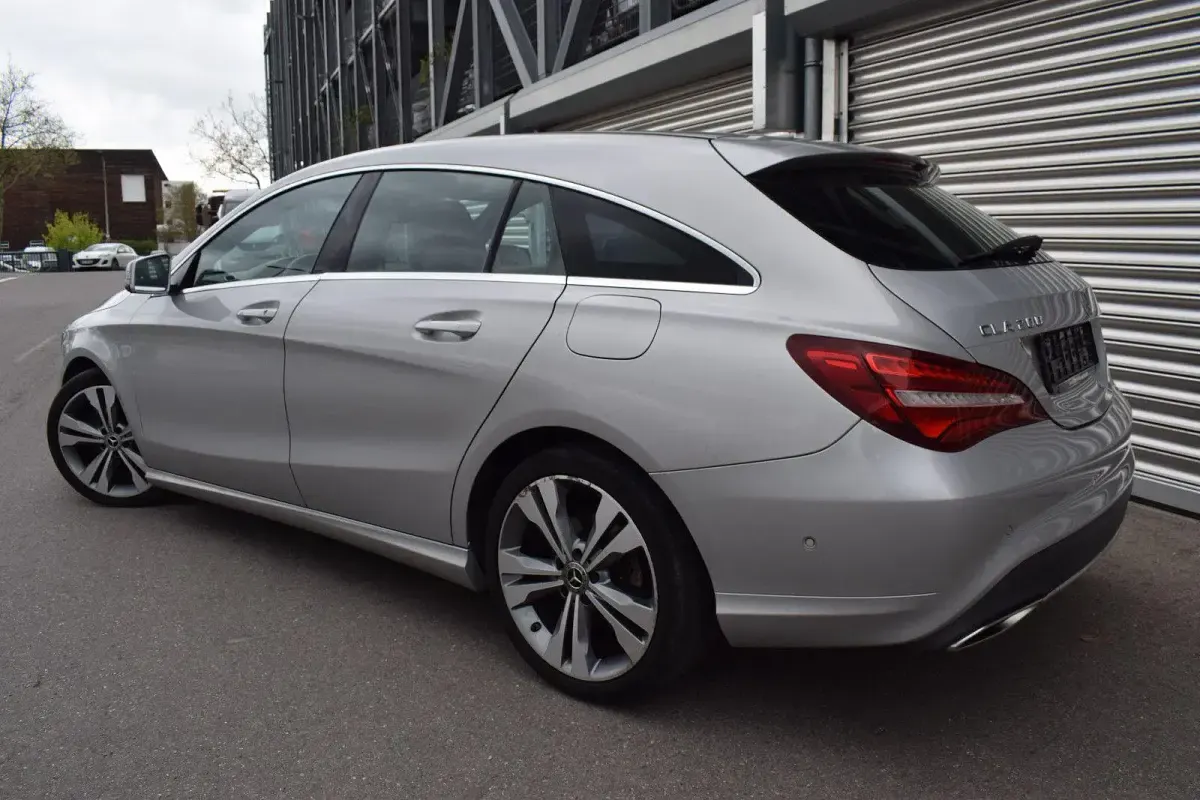 Gebraucht Mercedes CLA200 Urban 156 PS (114 kW) 2017 Silber Coupé
