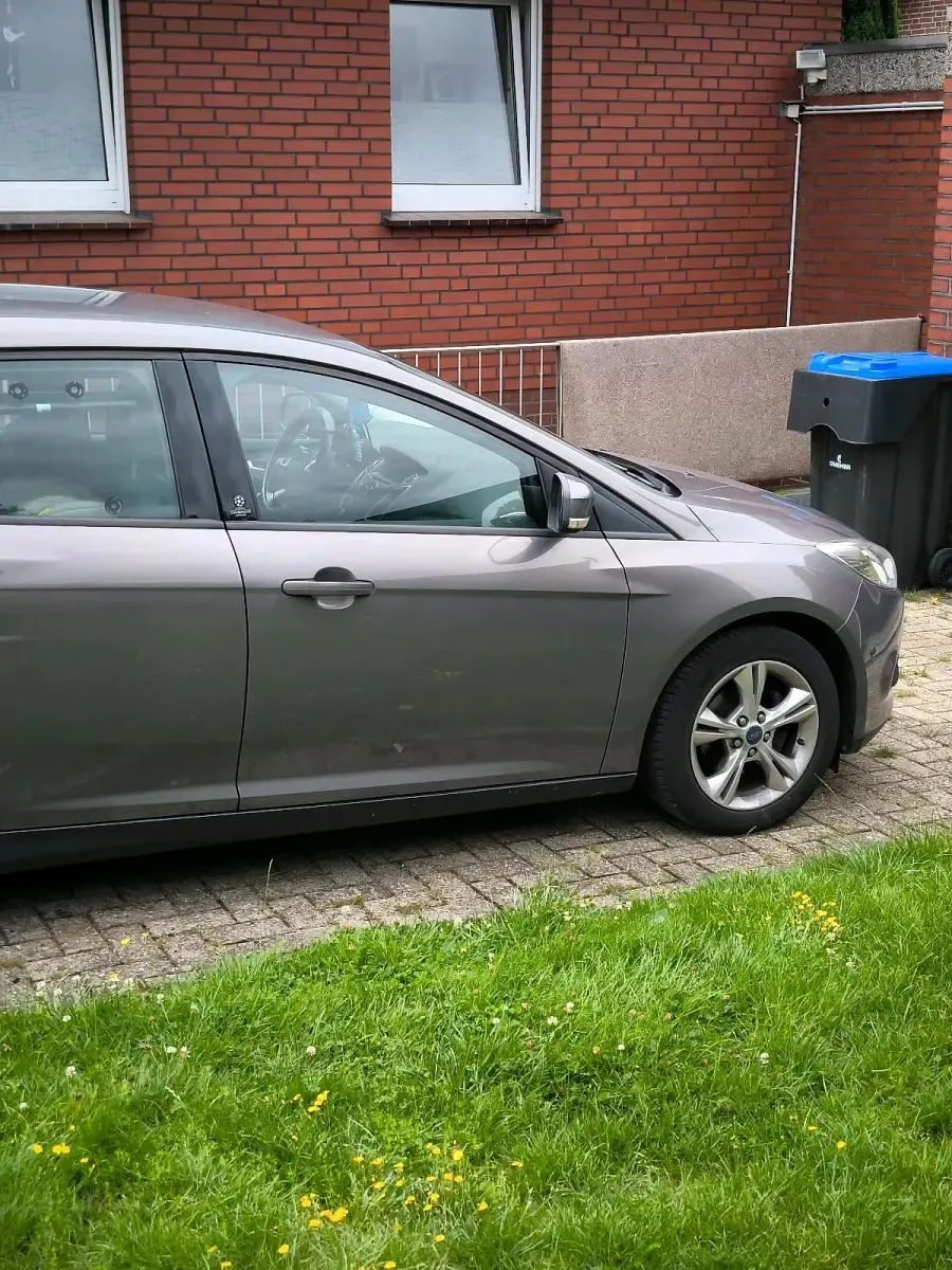 Gebraucht Ford Focus 101 PS (74 kW) 2013 Braun Kombi