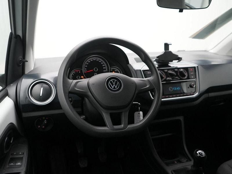 Second-hand VW up! 65 CP (47 kW) 2023 Alb Hatchback