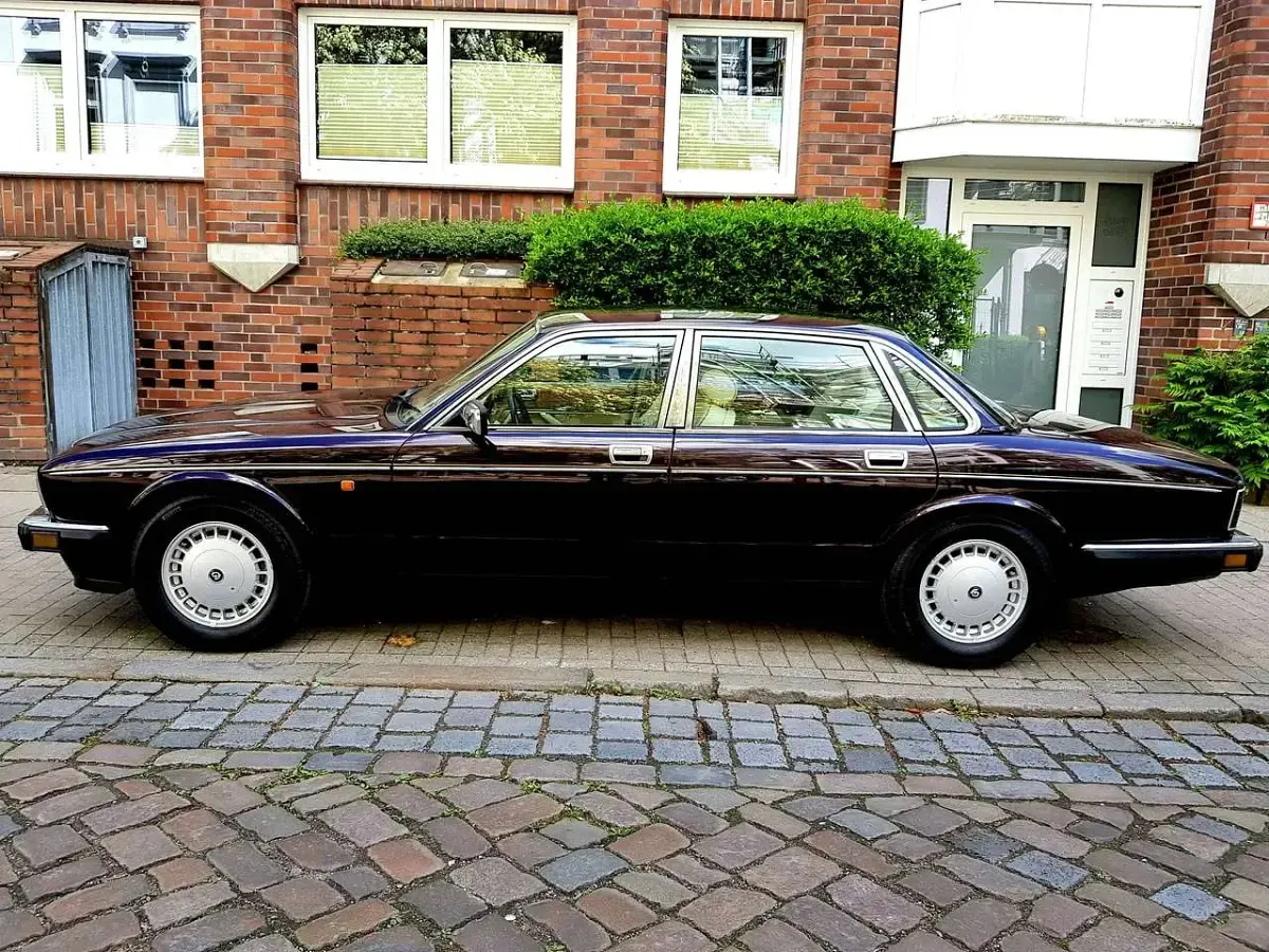 Gebraucht Jaguar XJ40 222 PS (163 kW) 1993 Schwarz Limousine