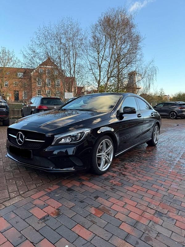 Schwarz Gebraucht 2017 Mercedes CLA200 Limousine | 15.500 € (Fairer Preis) - Bild 1/4