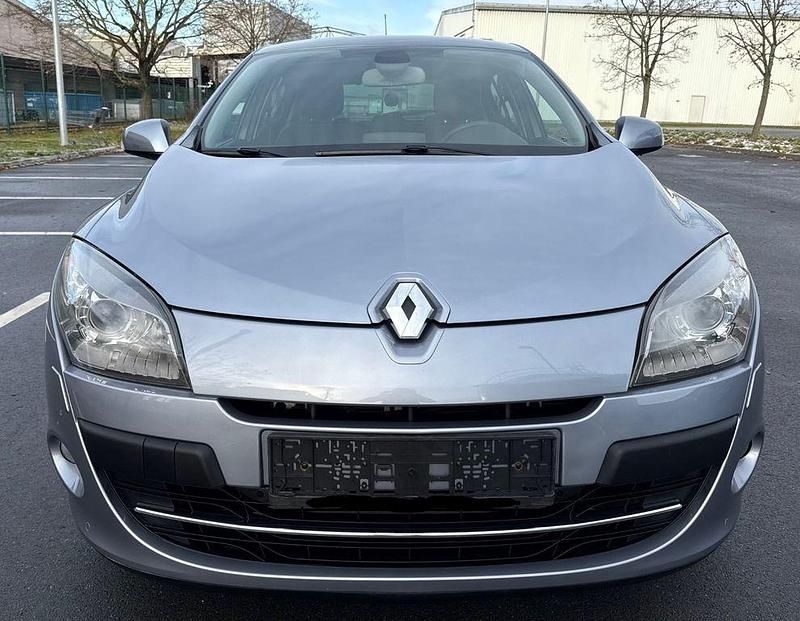 Gebraucht Renault Mégane 131 PS (96 kW) 2010 Blau Limousine