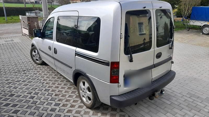 Gebraucht Opel Combo 86 PS (63 kW) 2004 Silber Van / Kleinbus