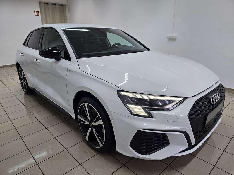 Gebraucht Audi A3 S-Line 204 PS (150 kW) 2023 Gletscherweiß Limousine