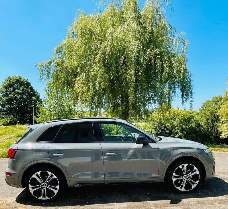 Grau Gebraucht 2022 Audi SQ5 Sport SUV | 56.000 € (Etwas zu teuer) - Bild 1/4