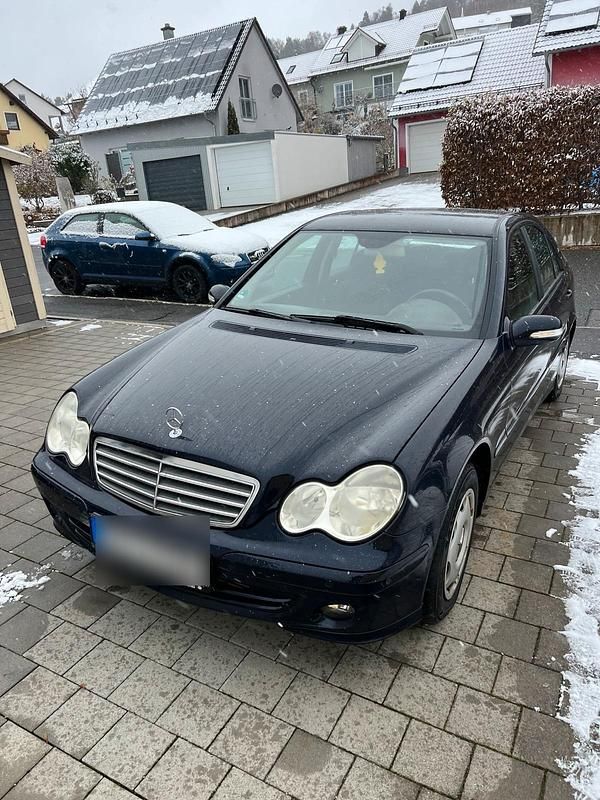 Blau Gebraucht 2006 Mercedes C180 Limousine | 1.900 € (Superpreis) - Bild 1/4