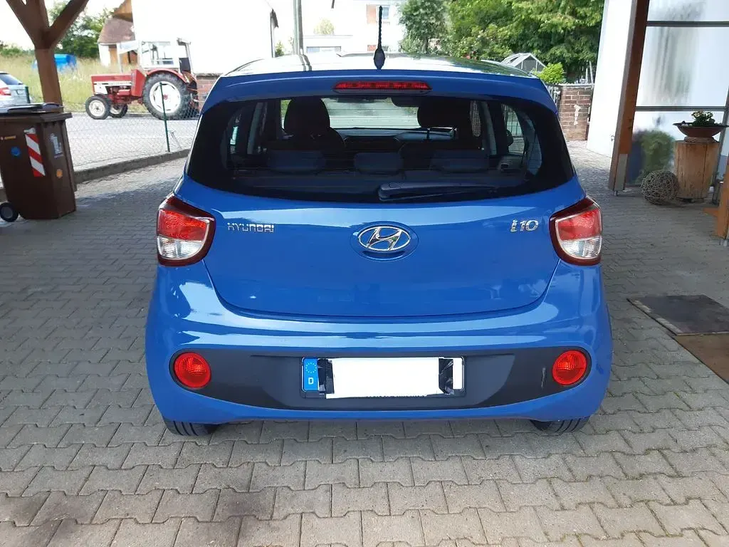 Gebraucht Hyundai i10 Life 87 PS (63 kW) 2017 Blau Kleinwagen