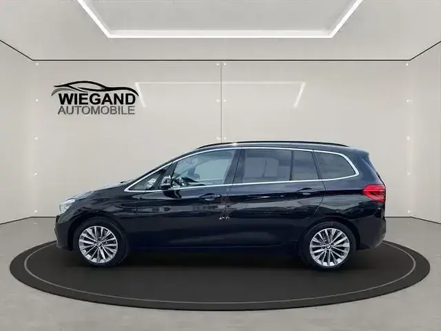 Gebraucht BMW 220 Gran Tourer Luxury Line 190 PS (139 kW) 2019 Schwarz Van / Kleinbus