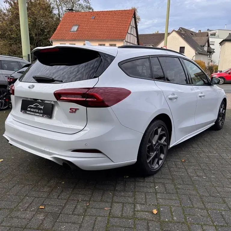 Second-hand Ford Focus ST 280 CP (205 kW) 2023 Alb Berlinǎ